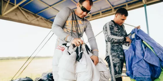 Стрибок з парашутом